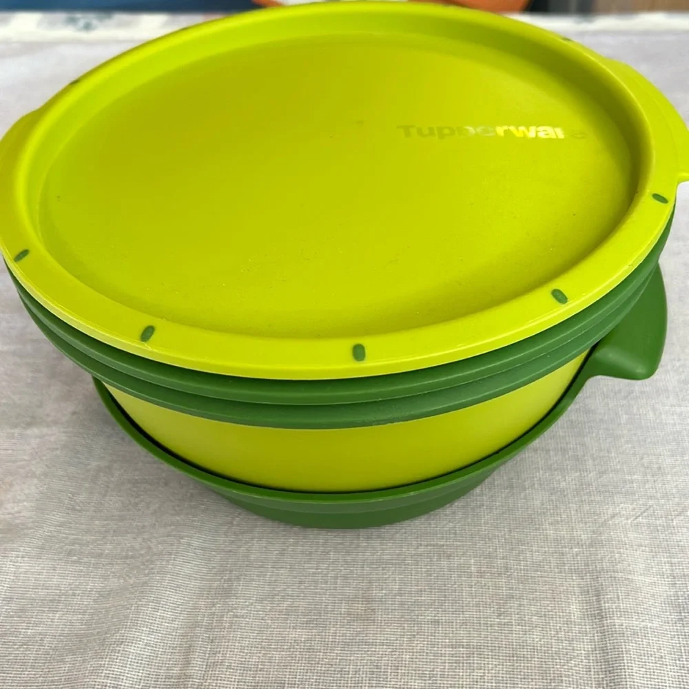 Tupperware - Picture 1 of 8
